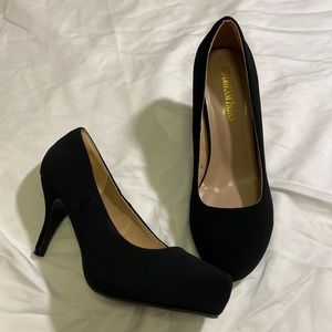 Dream Pairs woman’s heels size 9 Like New!